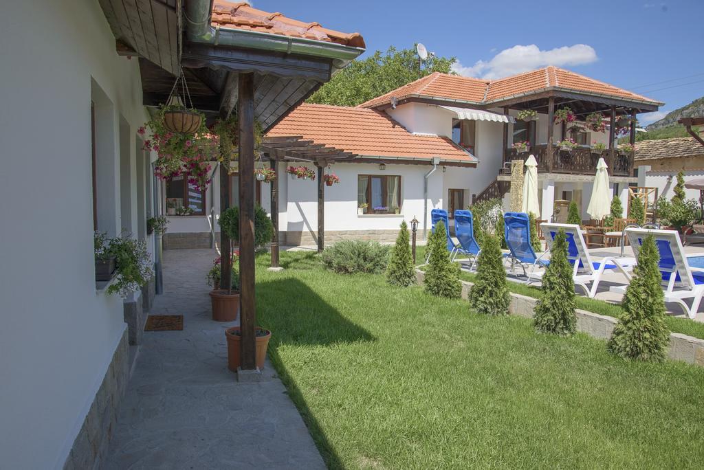 Guest House Zlateya Madara Exteriér fotografie
